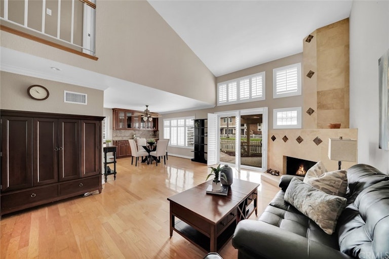 Photo 7 of 38 - 7876 Moonmist Cir, Huntington Beach, CA 92648