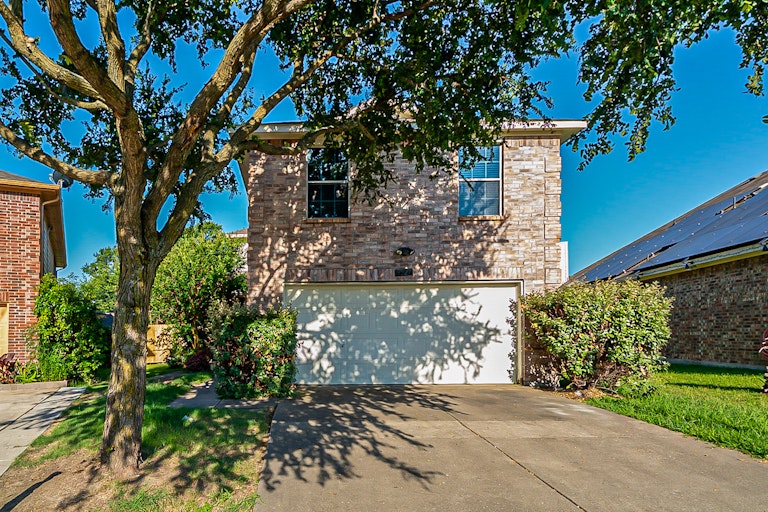 Photo 1 of 22 - 3521 Louise Ln, Balch Springs, TX 75180