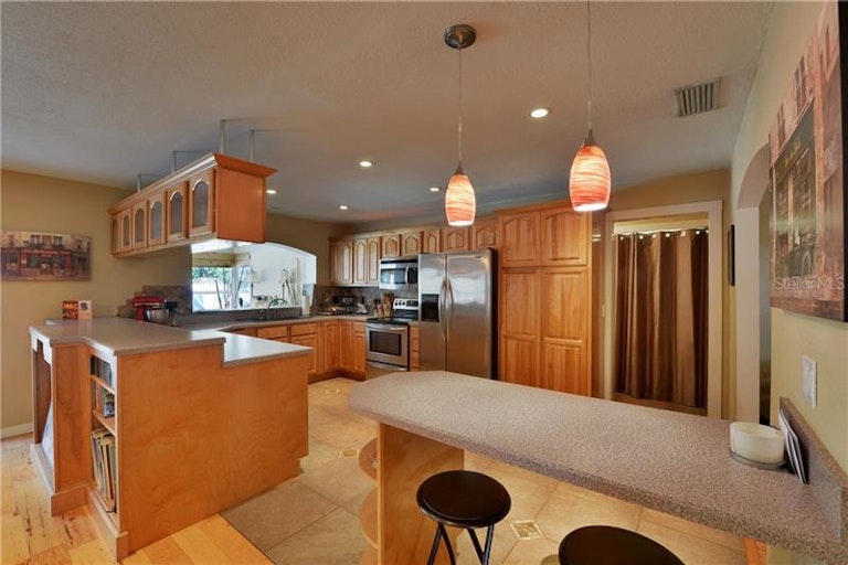 Photo 6 of 24 - 1266 Juliana Pl, Orlando, FL 32807