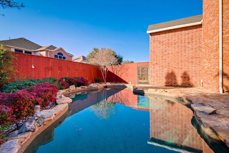 Photo 2 of 31 - 3612 Amber Hills Dr, Dallas, TX 75287