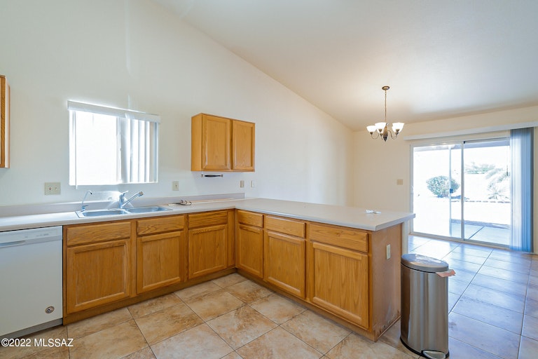 Photo 13 of 28 - 9168 E Wild Wash Dr, Tucson, AZ 85747