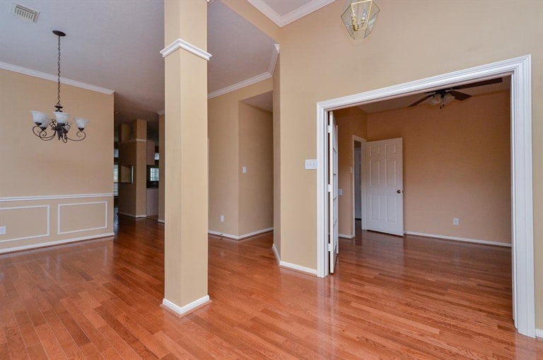 Photo 5 of 27 - 8227 Summer Reef Dr, Houston, TX 77095