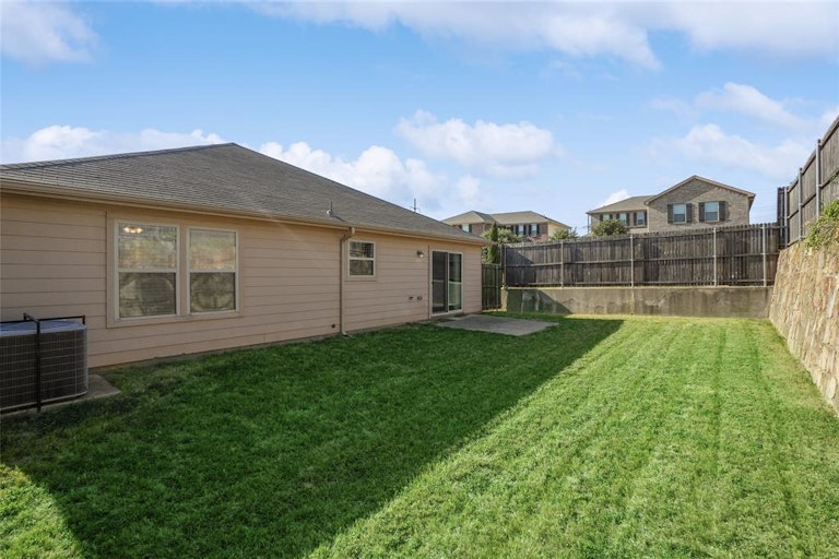 Photo 25 of 25 - 936 Glenndon Dr, Fort Worth, TX 76120