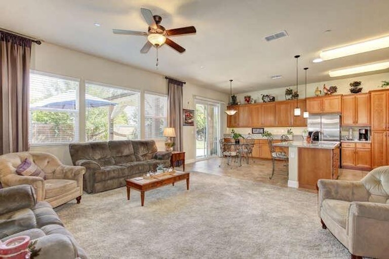 Photo 13 of 37 - 3469 Listan Way, Rancho Cordova, CA 95670