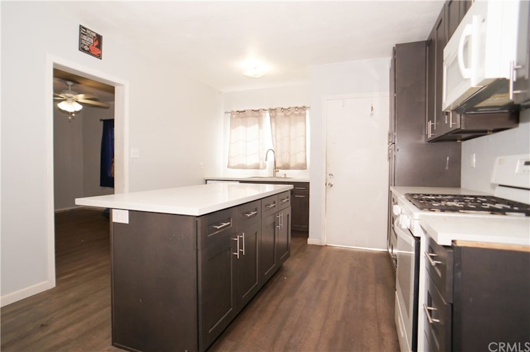 Photo 3 of 16 - 633 W Cressey St, Compton, CA 90222