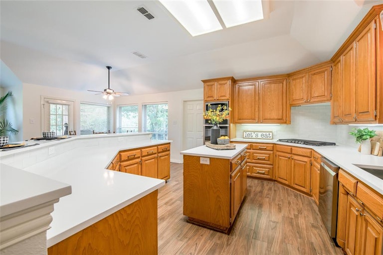 Photo 16 of 36 - 1225 Trail Ridge Dr, Keller, TX 76248