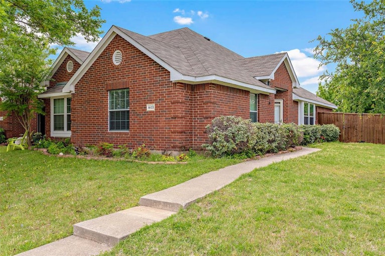 Photo 2 of 22 - 1603 Myrtle Dr, Little Elm, TX 75068