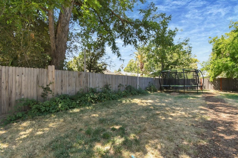 Photo 10 of 28 - 3406 40th St, Sacramento, CA 95817