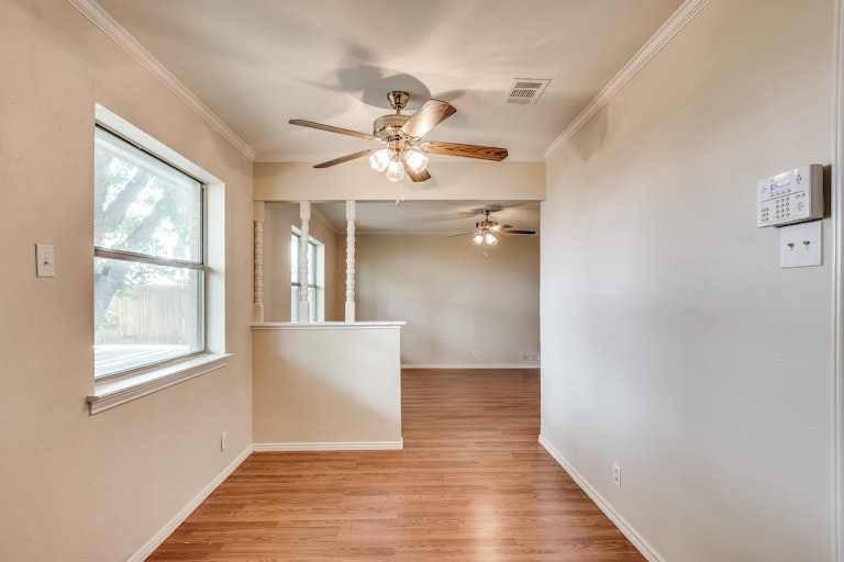 Photo 14 of 21 - 4015 Topaz Dr, Mesquite, TX 75150