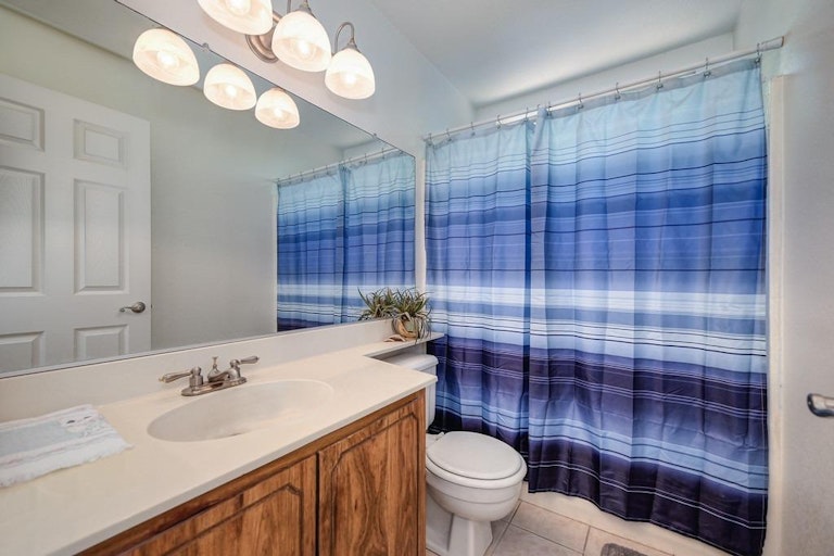 Photo 19 of 37 - 660 Tailwind Dr, Sacramento, CA 95838