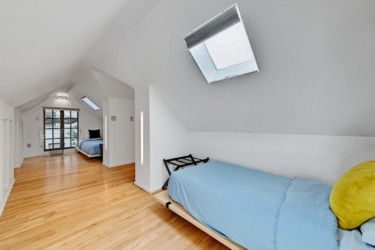 Photo 22 of 28 - 1207 Alta Vista Ave, Austin, TX 78704