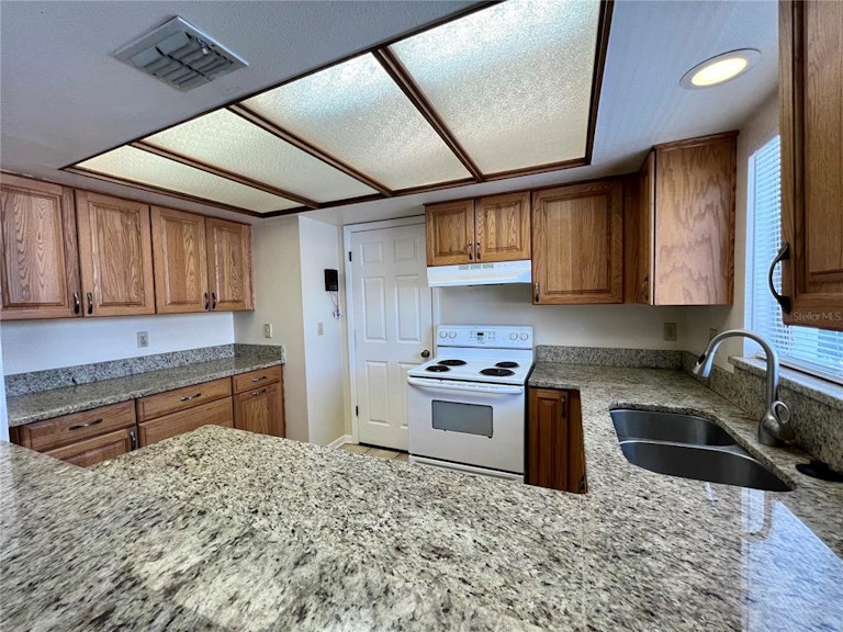 Photo 32 of 55 - 1823 Village Ct #1823, Mulberry, FL 33860