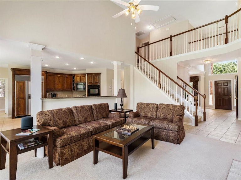 Photo 11 of 40 - 6916 Canyon Springs Rd, Fort Worth, TX 76132