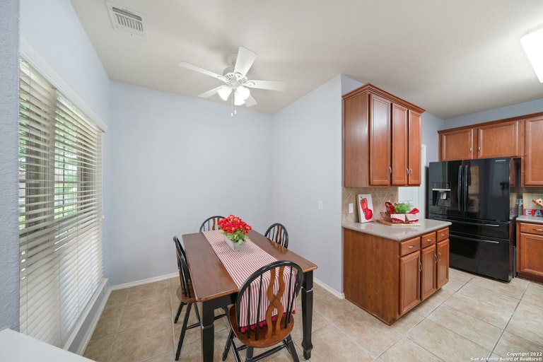 Photo 12 of 32 - 12543 Cascade Hls, San Antonio, TX 78253