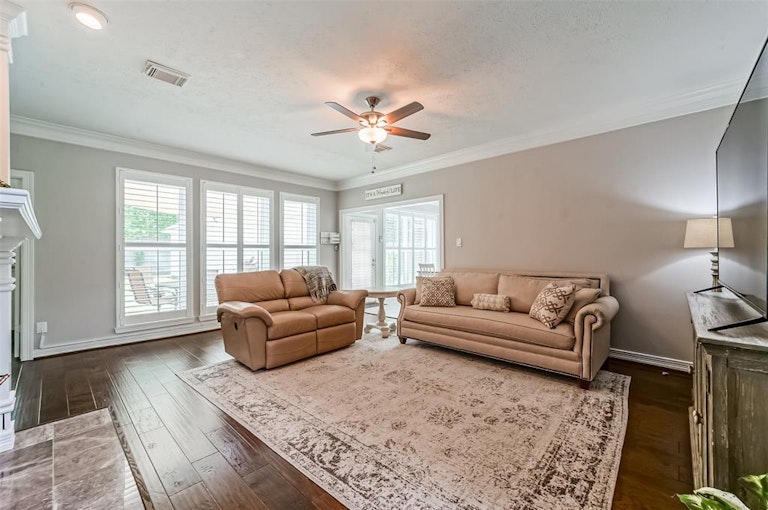 Photo 7 of 40 - 4002 Rock Springs Dr, Kingwood, TX 77345