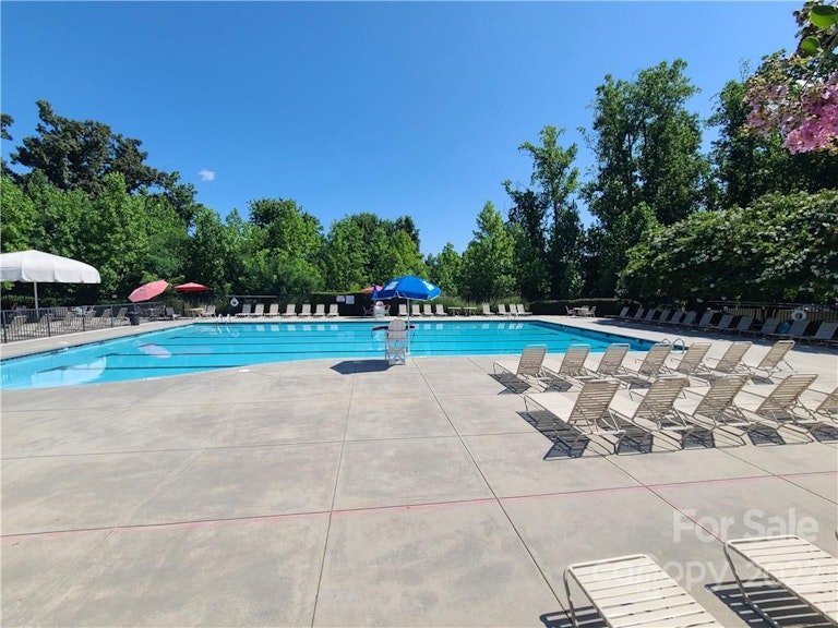 Photo 6 of 39 - 201 E Waterlynn Rd #1, Mooresville, NC 28117