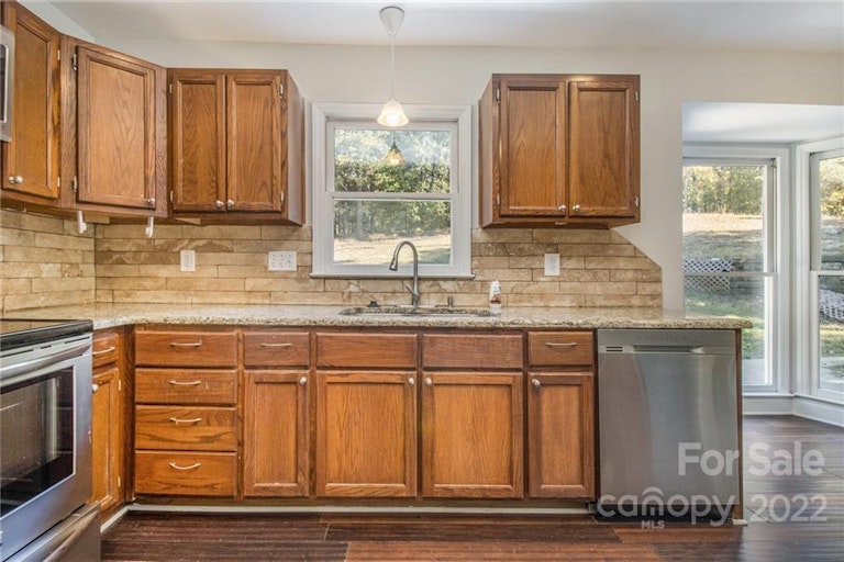Photo 25 of 32 - 11231 Shandon Way Ln, Charlotte, NC 28262