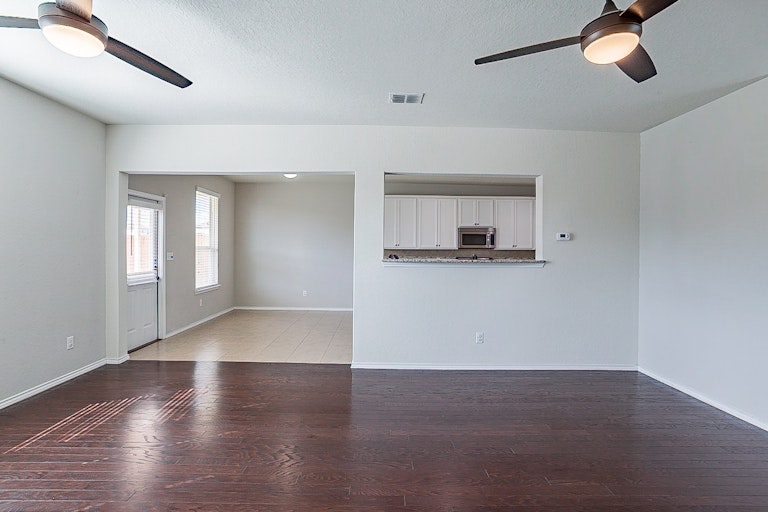 Photo 11 of 21 - 10327 Castello Cyn, San Antonio, TX 78254