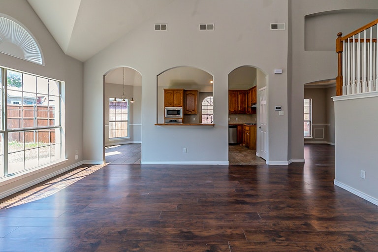 Photo 14 of 32 - 6813 White River Dr, Fort Worth, TX 76179