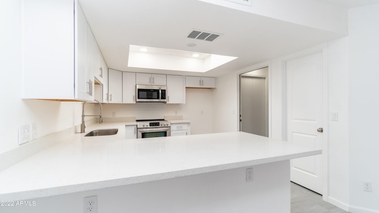 Photo 5 of 26 - 2422 E Villa Maria Dr, Phoenix, AZ 85032