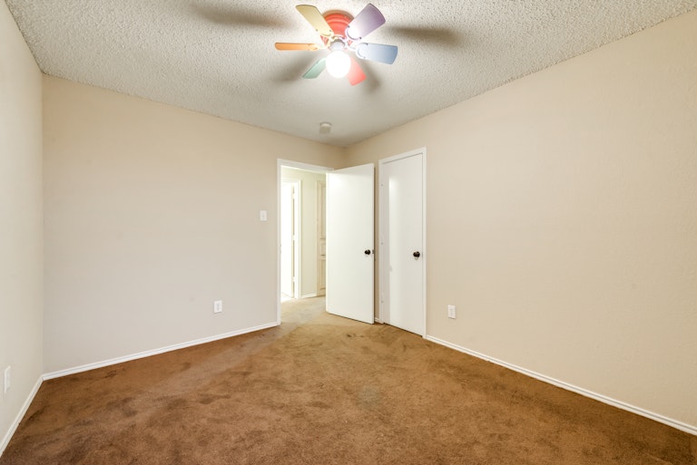 Photo 17 of 26 - 1820 Whispering Cove Trl, Fort Worth, TX 76134