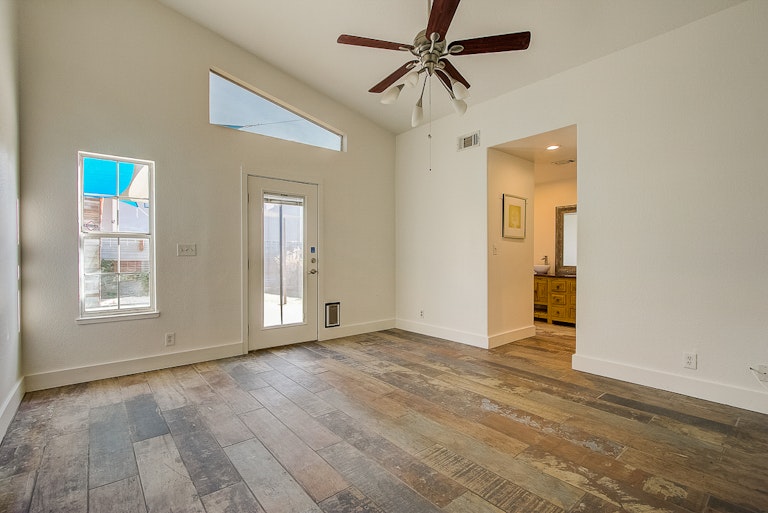 Photo 25 of 32 - 6724 Folkstone Way, Elk Grove, CA 95758
