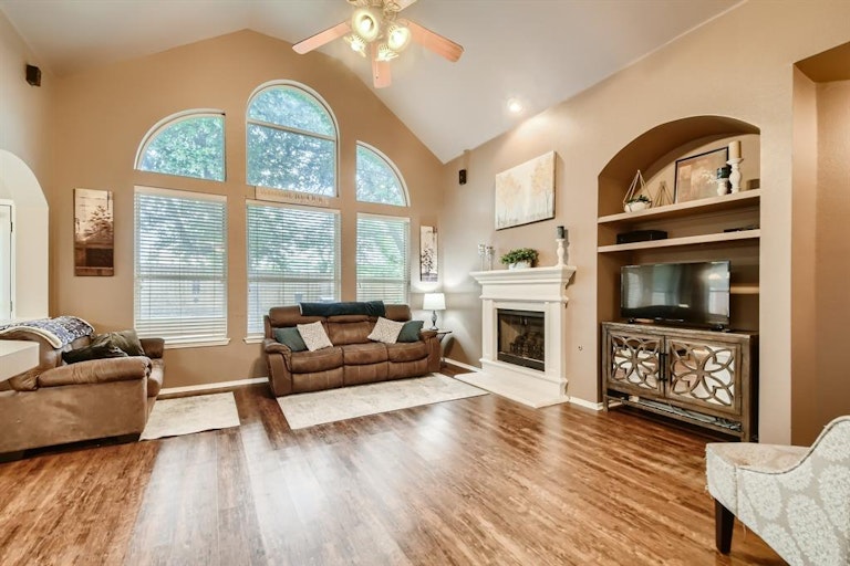 Photo 3 of 23 - 2108 Harvest Way, Mansfield, TX 76063