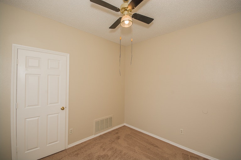 Photo 22 of 28 - 1517 Wesley Dr, Mesquite, TX 75149
