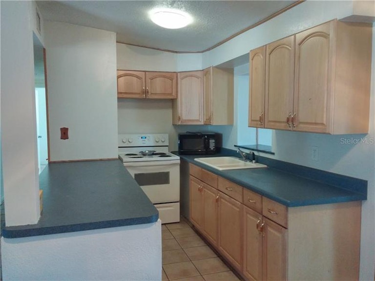 Photo 2 of 15 - 10783 110th Ln, Largo, FL 33778