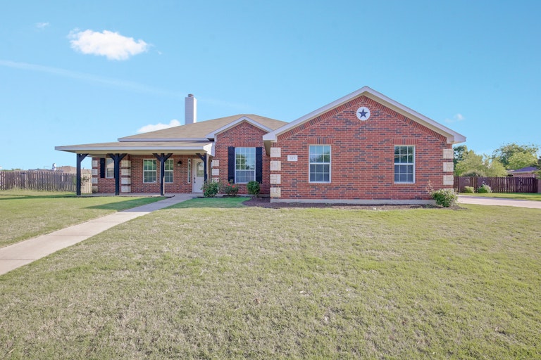 Photo 1 of 26 - 225 Brandi Ridge Dr, Midlothian, TX 76065