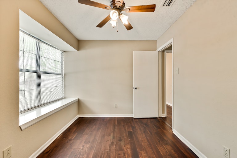 Photo 21 of 25 - 2705 Fountainview Dr, Corinth, TX 76210