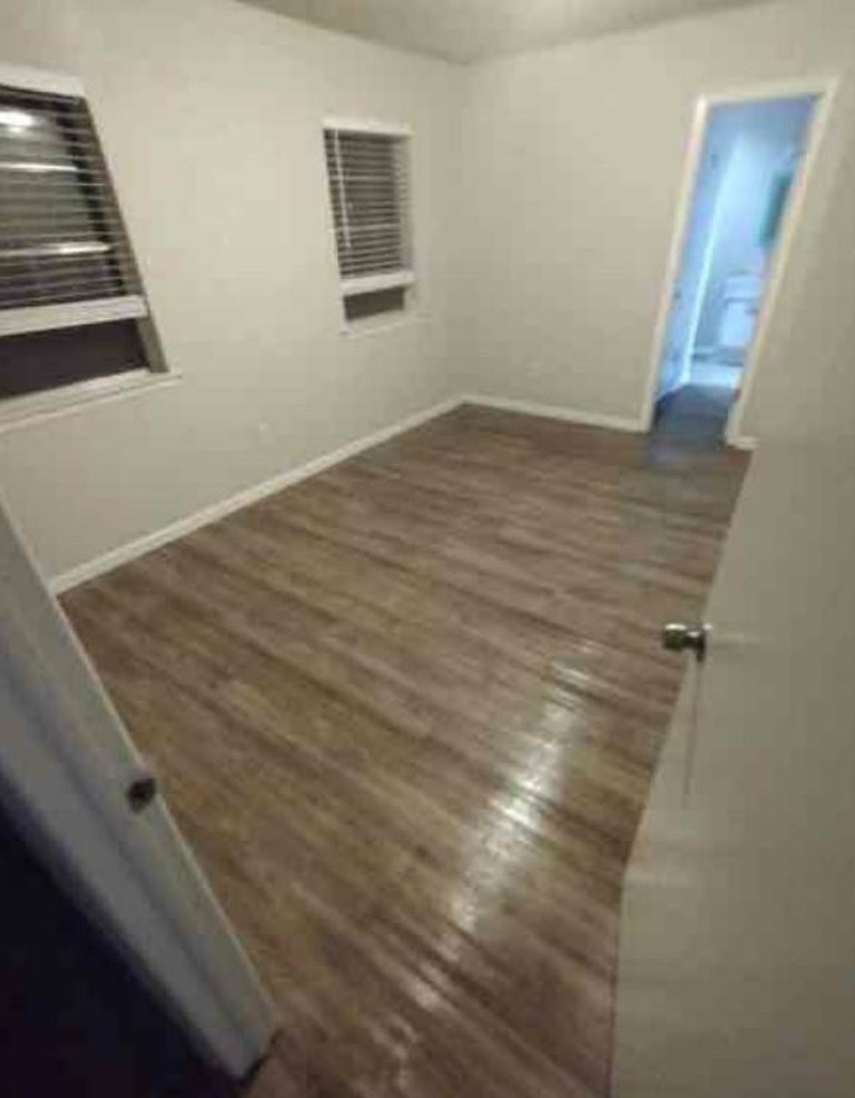 Photo 16 of 30 - 922 SE 5th St, Grand Prairie, TX 75051