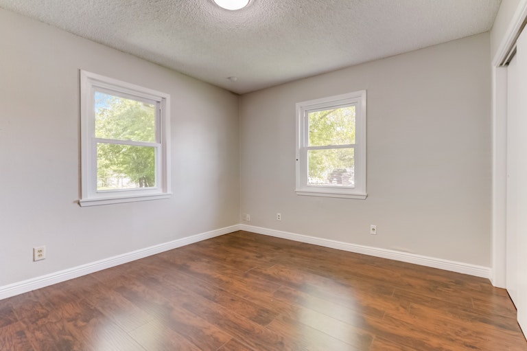 Photo 14 of 32 - 509 S Main St, Crandall, TX 75114