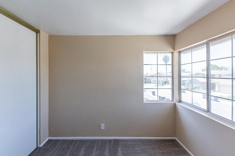 Photo 17 of 24 - 15641 Coventry Ln, Fontana, CA 92337