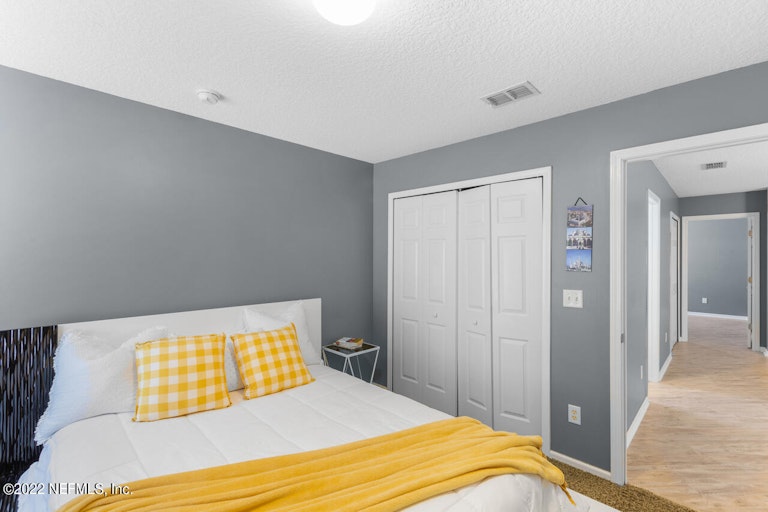 Photo 33 of 40 - 6304 Pendragon Pl, Jacksonville, FL 32258