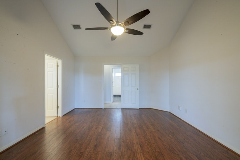 Photo 17 of 28 - 2731 Avenue D, Dickinson, TX 77539