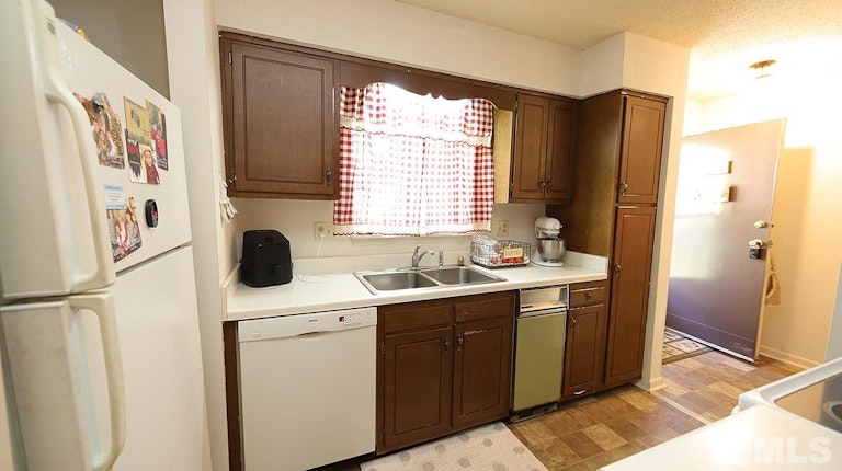 Photo 8 of 14 - 639 Pine Ridge Pl #639, Raleigh, NC 27609