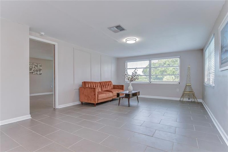 Photo 19 of 49 - 2105 Dartmouth Dr, Holiday, FL 34691
