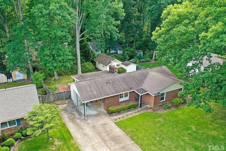 Photo 30 of 38 - 408 Chadwick Dr, Raleigh, NC 27609