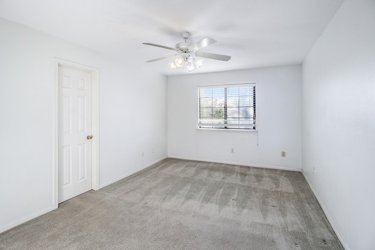 Photo 14 of 17 - 8613 Mapletwist St, Houston, TX 77083