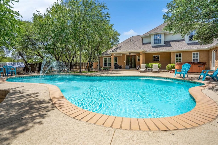 Photo 26 of 39 - 236 River Creek Ln, Aledo, TX 76008