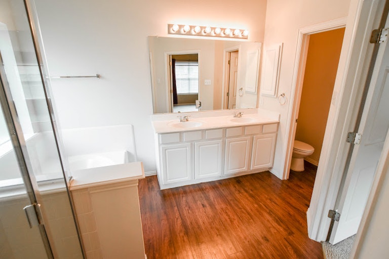 Photo 3 of 25 - 3209 Bloomfield Trl, Mansfield, TX 76063