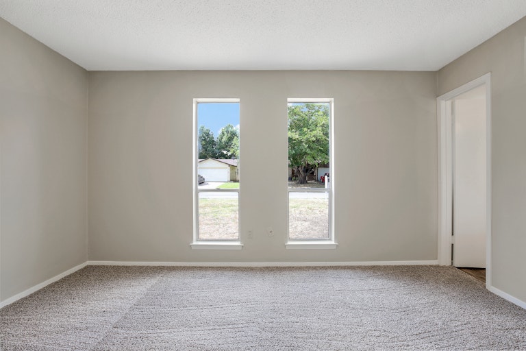 Photo 17 of 25 - 1007 Fairfax Ct, Arlington, TX 76015