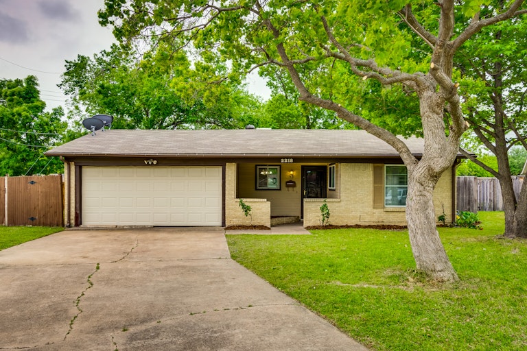 Photo 1 of 23 - 2218 Darrell Ct, Irving, TX 75060