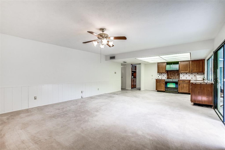 Photo 12 of 25 - 6006 Excalibur Dr, Garland, TX 75044