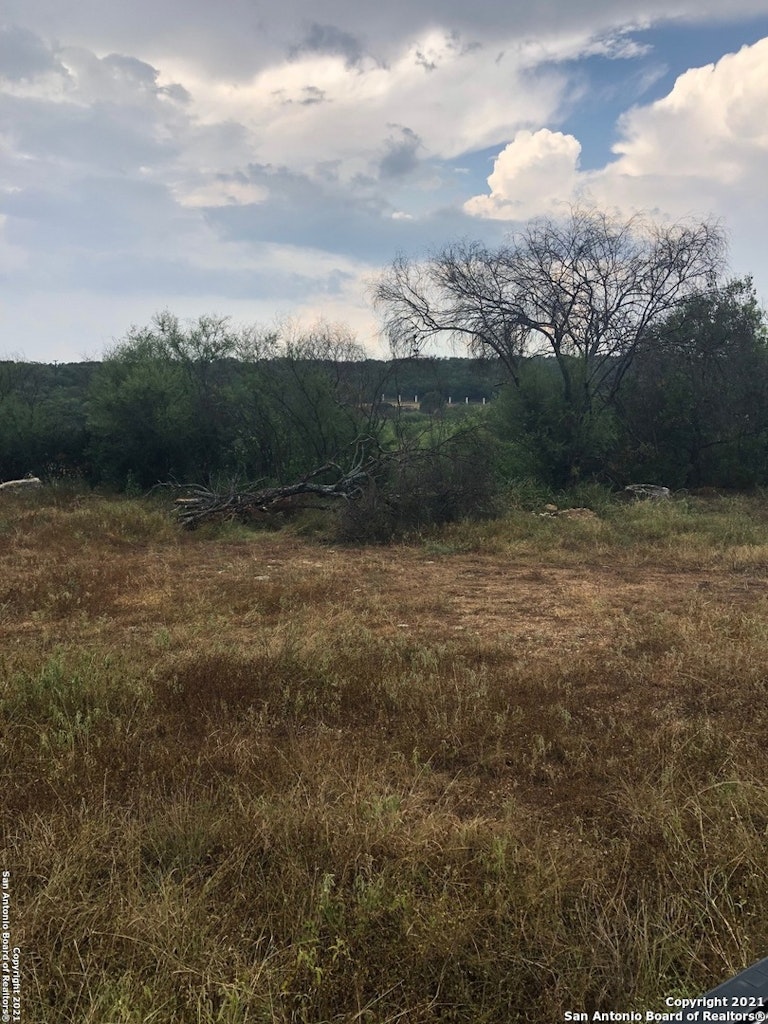 Photo 8 of 11 - 104 S Tower Dr, San Antonio, TX 78232