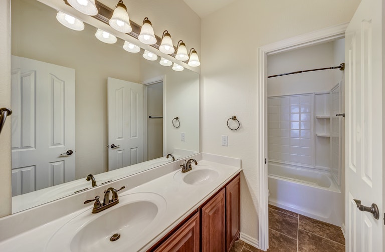 Photo 29 of 33 - 1204 Barberry Dr, Burleson, TX 76028