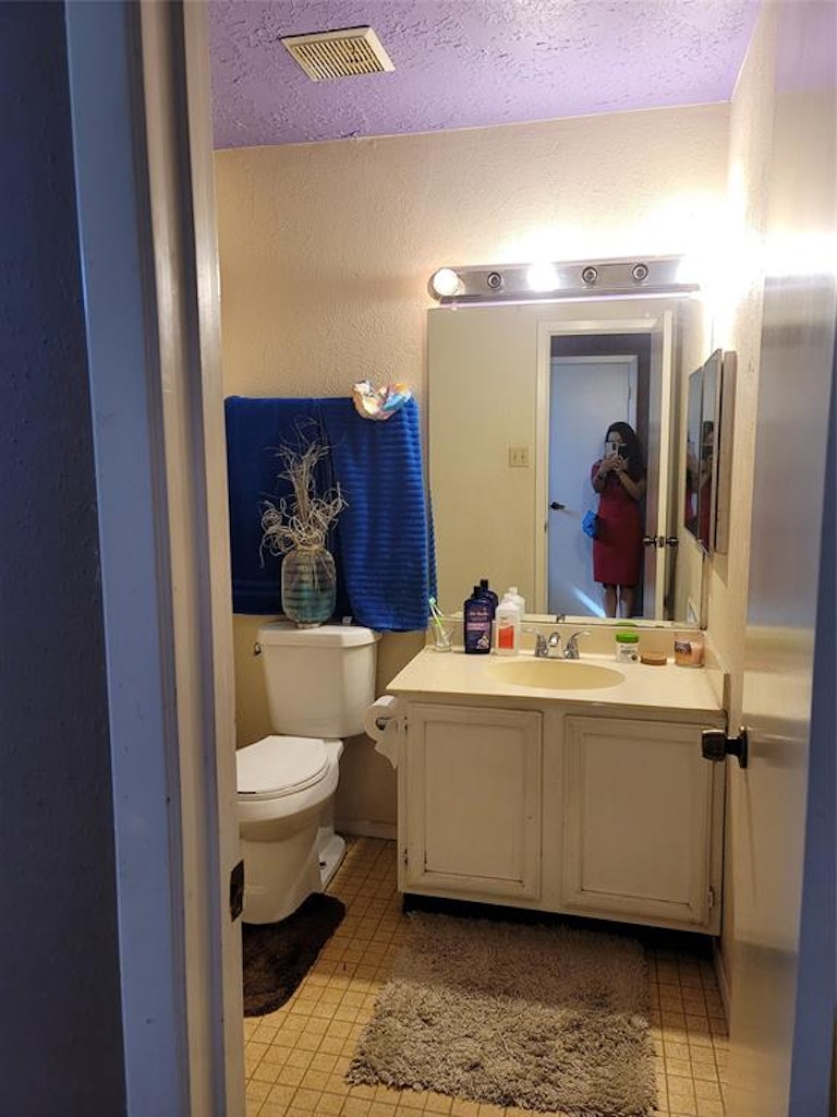 Photo 12 of 38 - 6450 Dellfern Dr, Houston, TX 77035