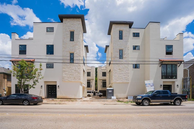 Photo 1 of 45 - 1801 Dunlavy St, Houston, TX 77006