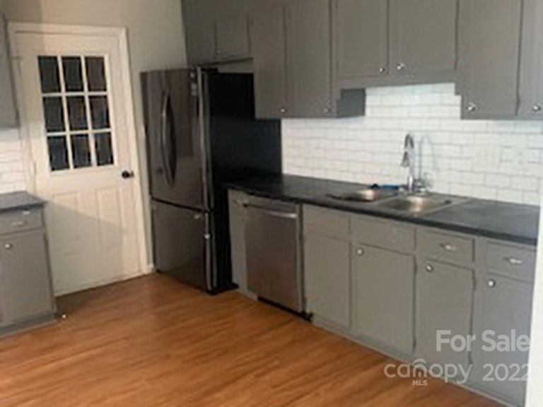 Photo 2 of 15 - 7937 Latchington Ct, Charlotte, NC 28227